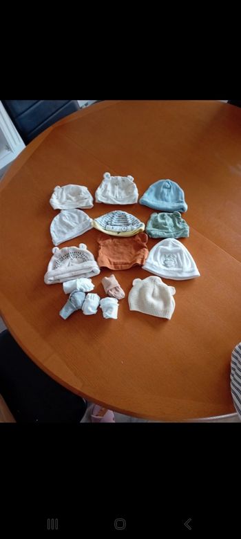 Lots bonnets + moufle