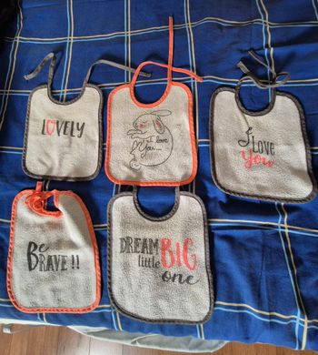 Lot 5 bavoirs tissu TEX