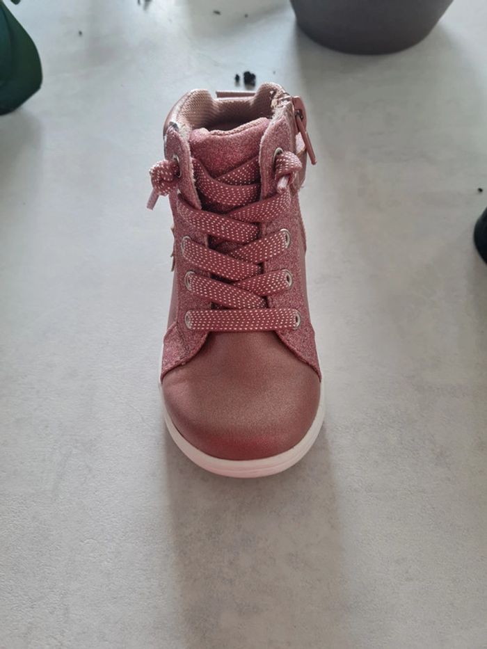 Chaussure 22 neuve jamais porté