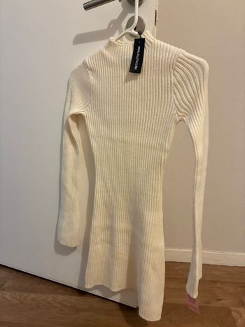 Robe courte en maille PrettyLittleThing