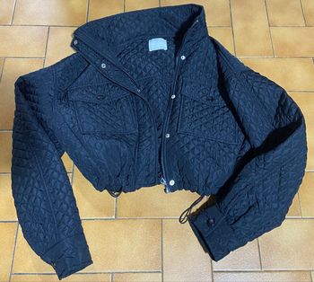 Veste matelassé crop fine noire taille 34 bershka