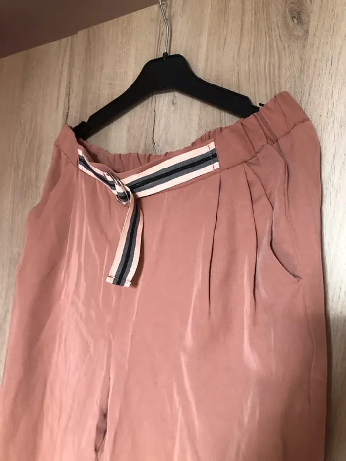 Pantalon taille haute rose fluide - photo numéro 3