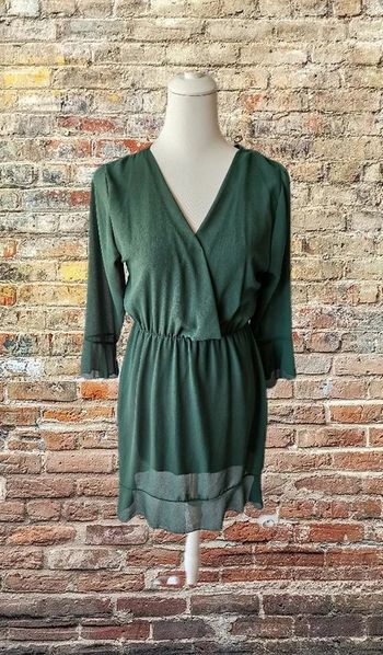 Robe verte foncée en tulle, sans marque, taille 40