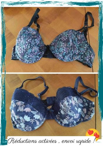 Deux soutiens gorges
