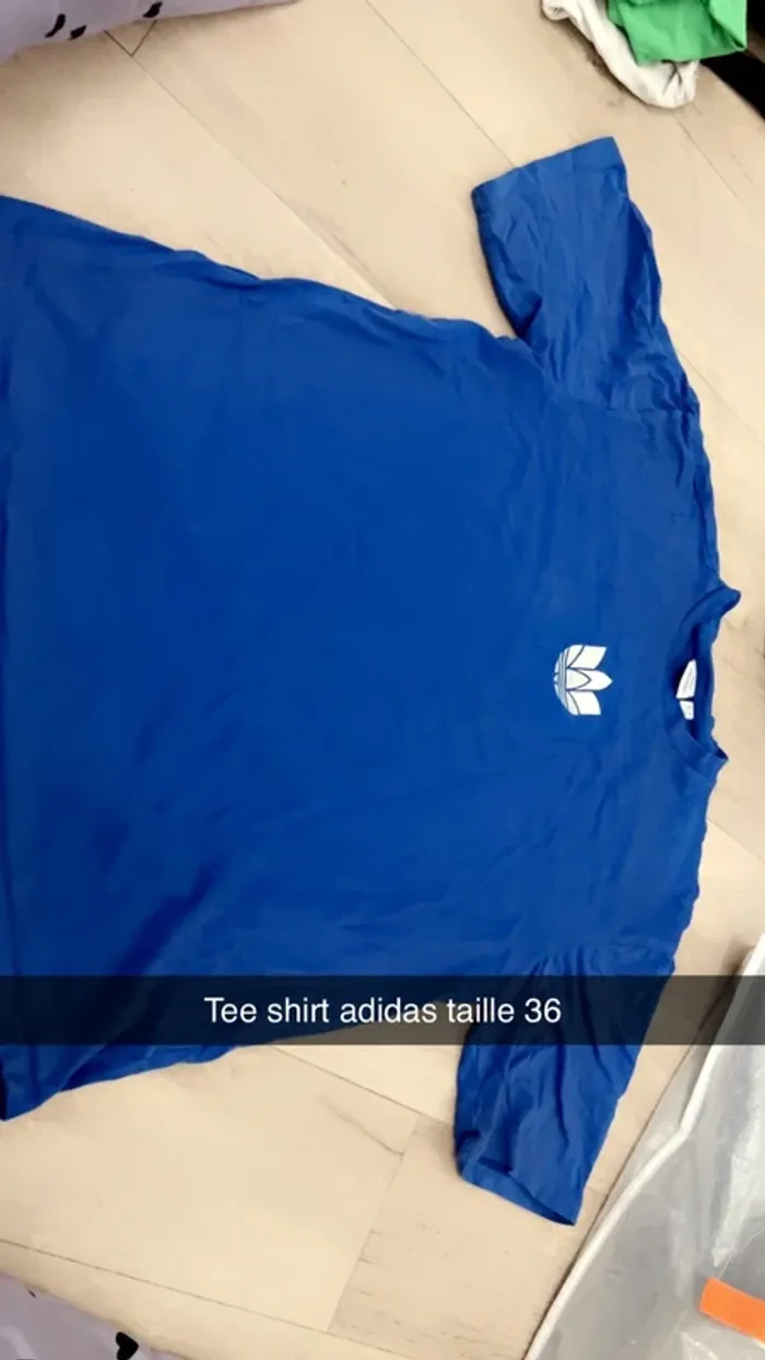 Tee shirt adidas taille 36 très bon état