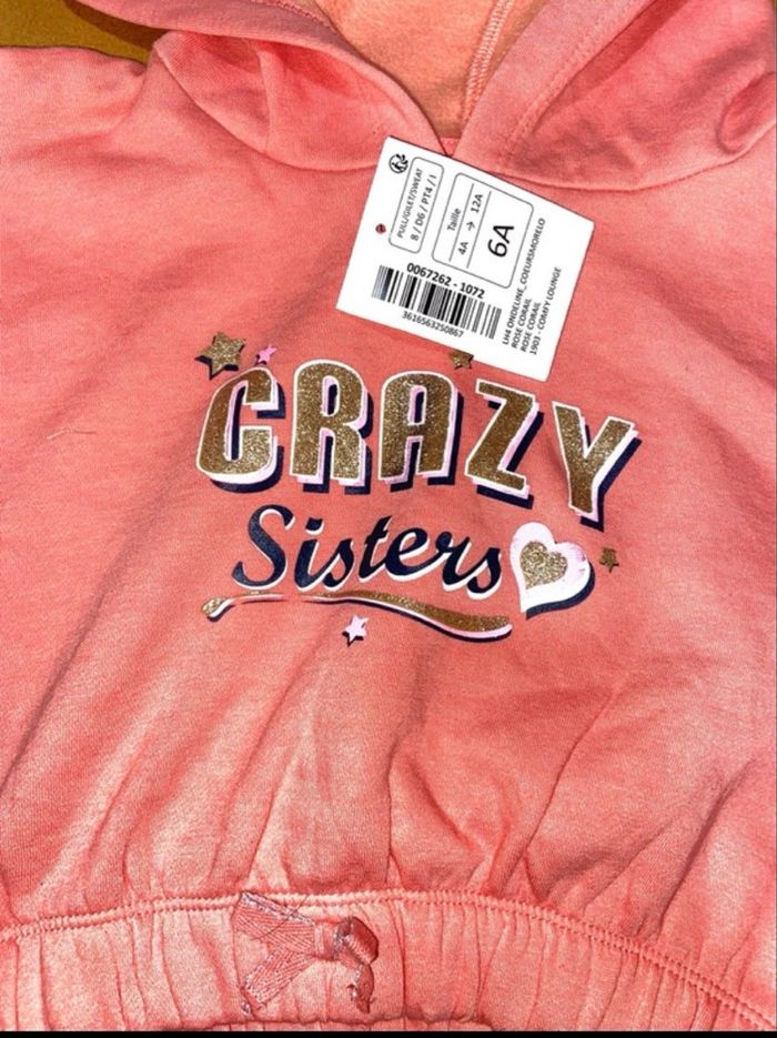Sweat crop couleur rose motif crazy sisters avec paillettes taille 6 ans neuf - photo numéro 3