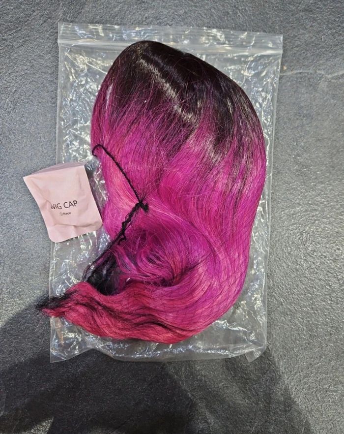 Perruque rose noir pour carnaval événements fêtes neuve