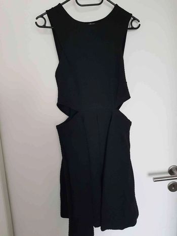 Robe noir ajouré a la taille , taille 38