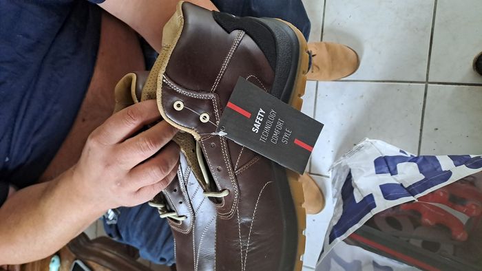 Chaussures de sécurité neuves, jamais porté avec étiquettes
Norme S3 src
Pointure 47 - photo numéro 4