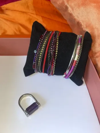 Lot 2 bracelets violets et 1 bague