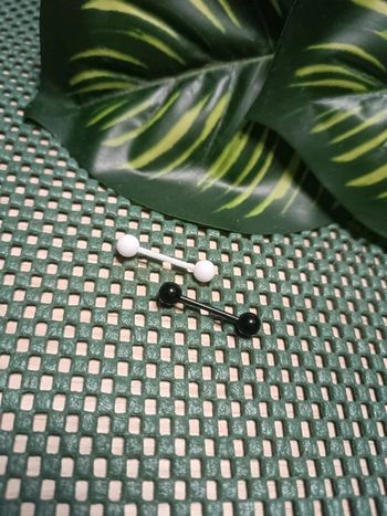 🔸Lots de 2 piercings langue avec barre en plastique chirurgical, Neuf.🔸