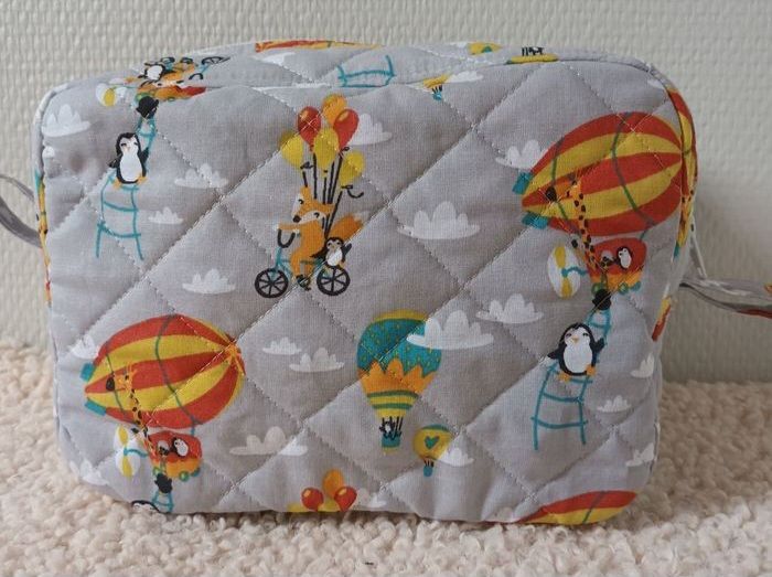 Trousse toilette enfants thème montgolfière 🎈 - photo numéro 2