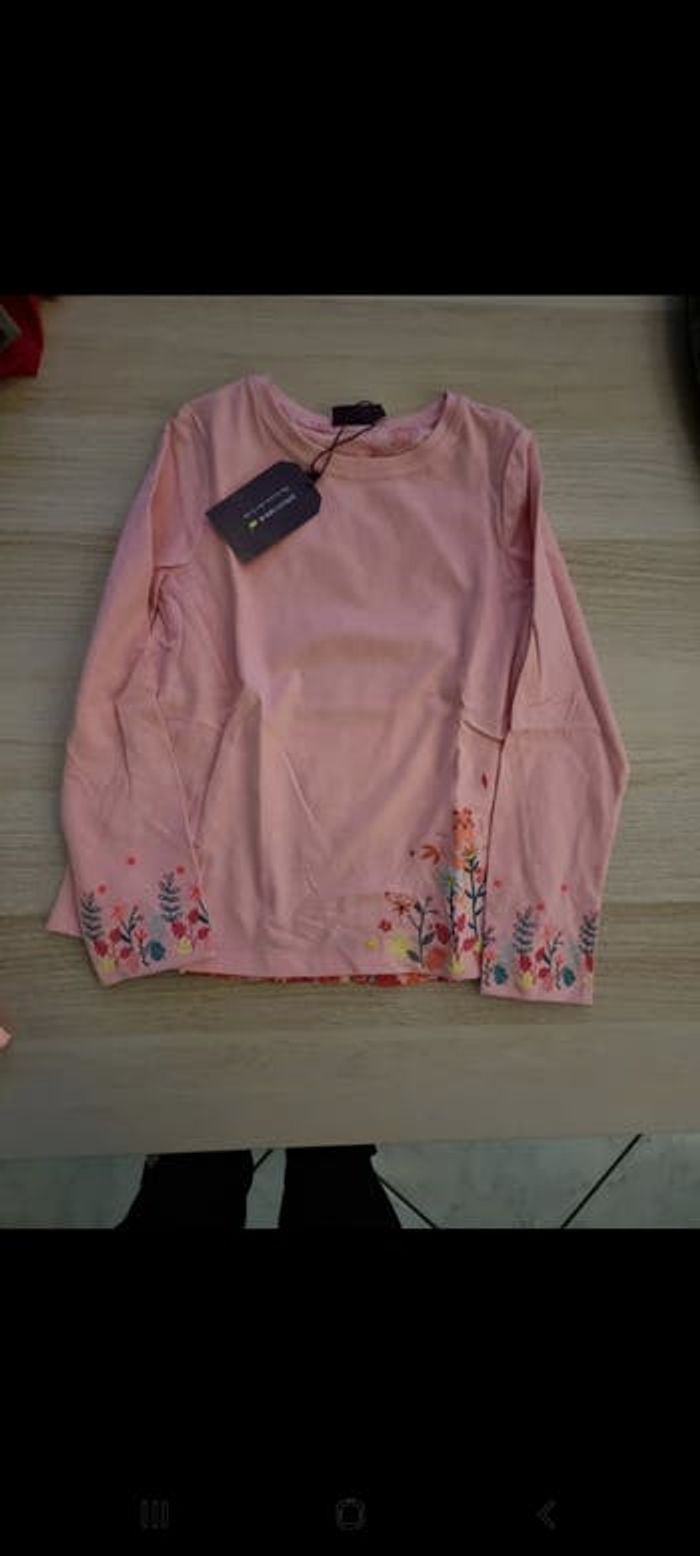 💜💜💜💜MAGNIFIQUE HAUT NEUF AVEC SUPERBES DETAILS AU DOS.8 ANS.FILLE SERGENT MAJOR 💜💜💜