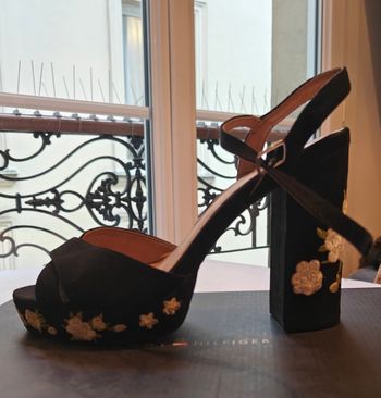 Sandales à talons Anna Field. En très bon état. Pointure 39