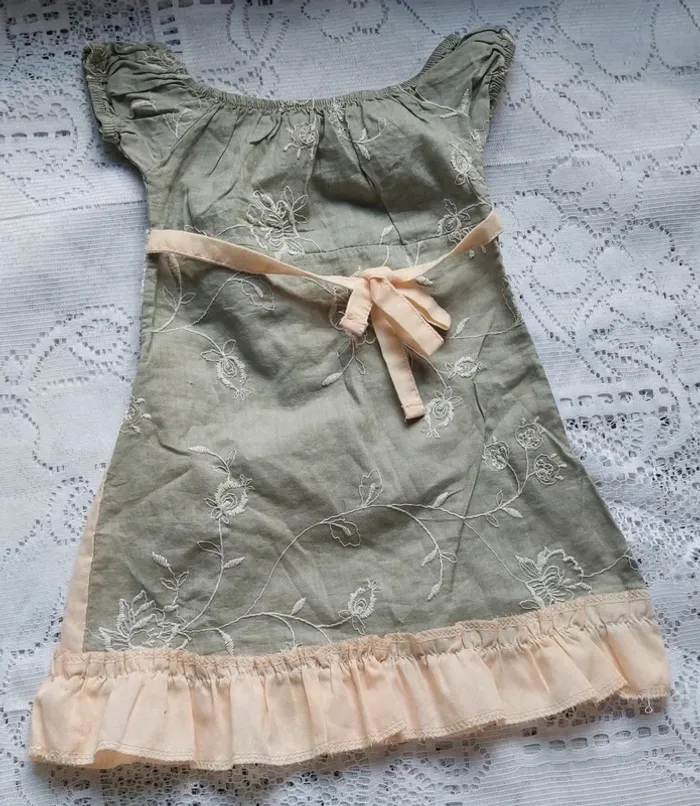 Robe kaki et beige, décontractée, en très bon état, taille 6 mois - photo numéro 2