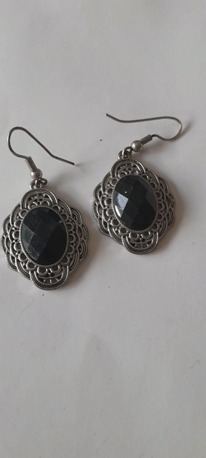 Boucles d'oreilles noires