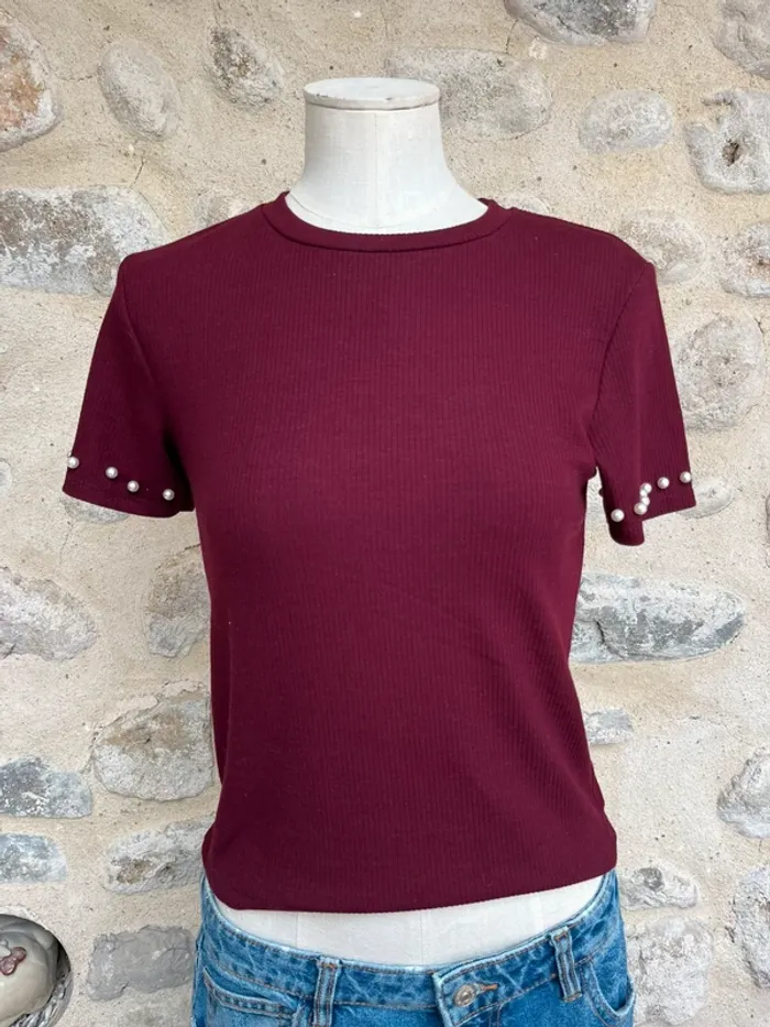 Bershka - T-shirt côtelé bordeaux rouge moulant perles manches