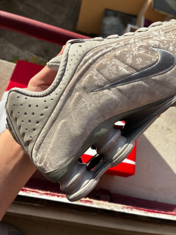 Nike Shox R4 College Grey/Flat Pewter - Taille 42 - Neuves - photo numéro 10