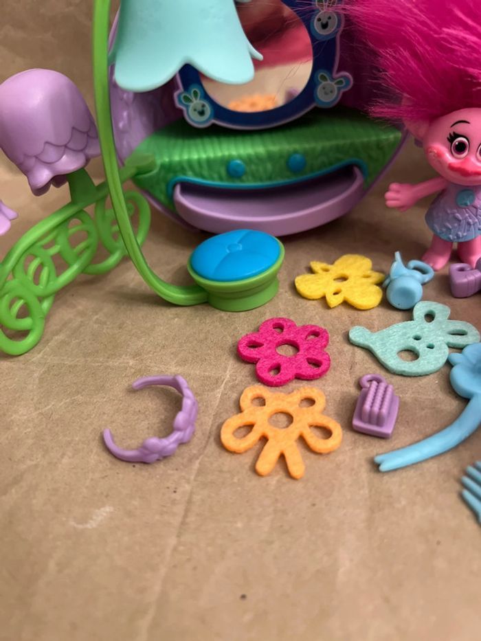Hasbro Trolls 2015 – Salon de coiffure Trolls DreamWorks – figurine + accessoires - photo numéro 2