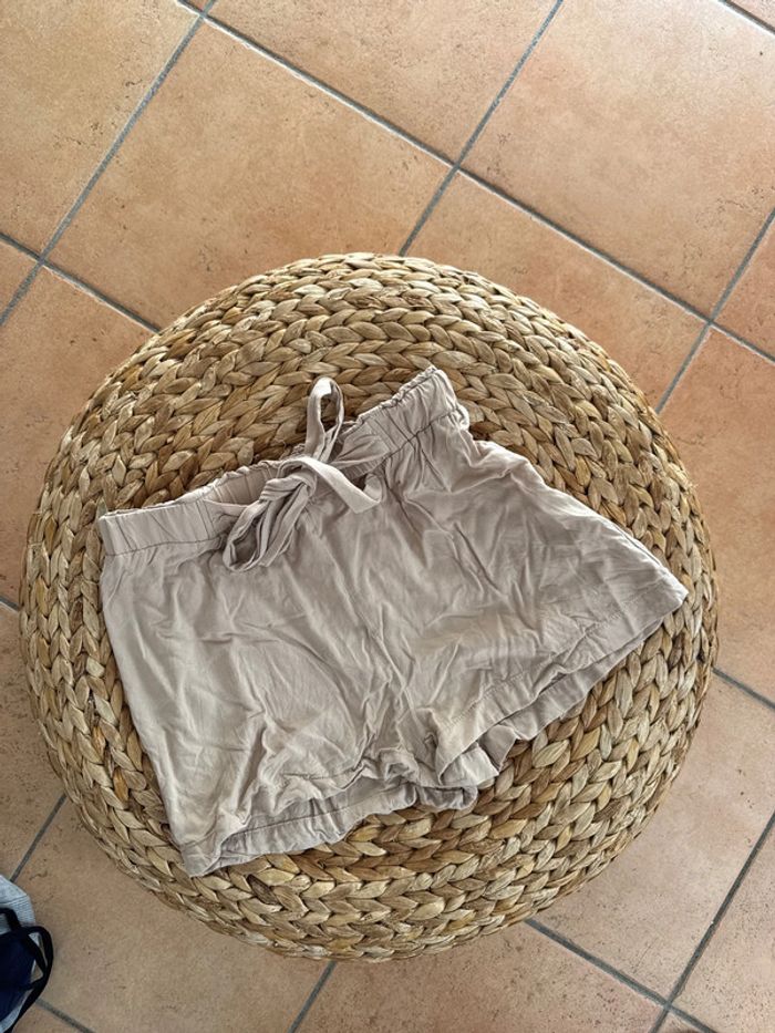 Short beige