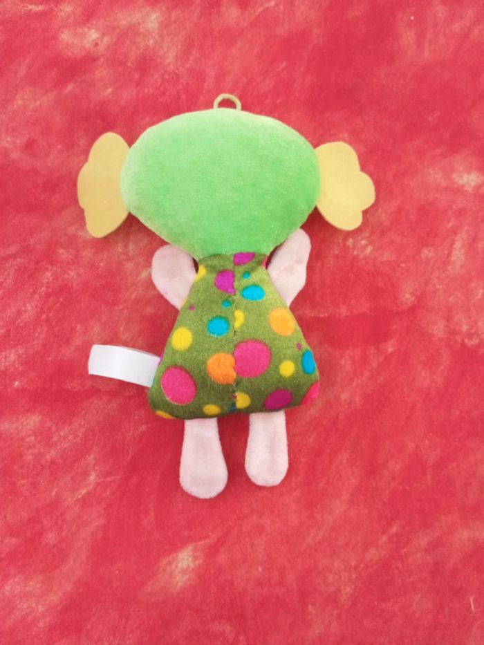 Poupée peluche cheveux et robe vertes - photo numéro 2