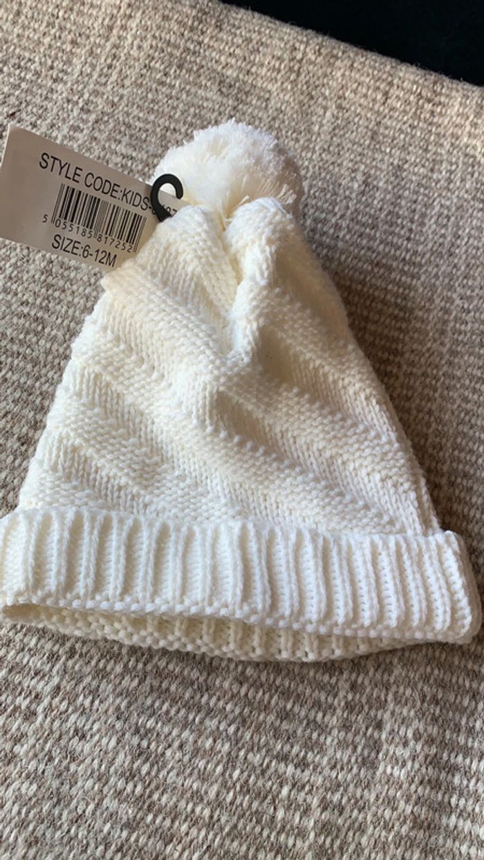 Bonnet enfant ivoir avec pompon taille 6 12 mois