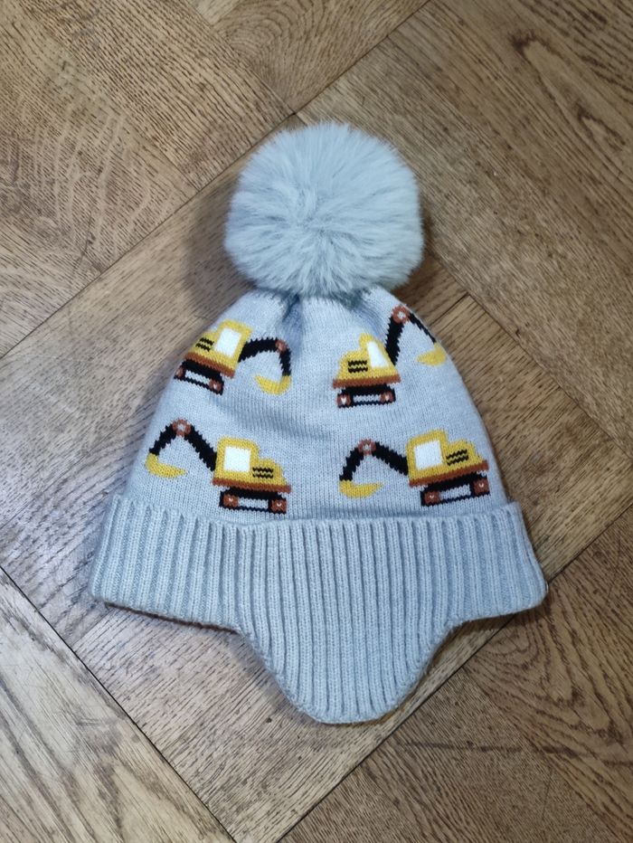 Bonnet à pompon garçon gris avec motif pelleteuses - photo numéro 2