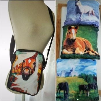 Lot de 3 petit coussin  imprimé 🐎  en cadeau une pochette