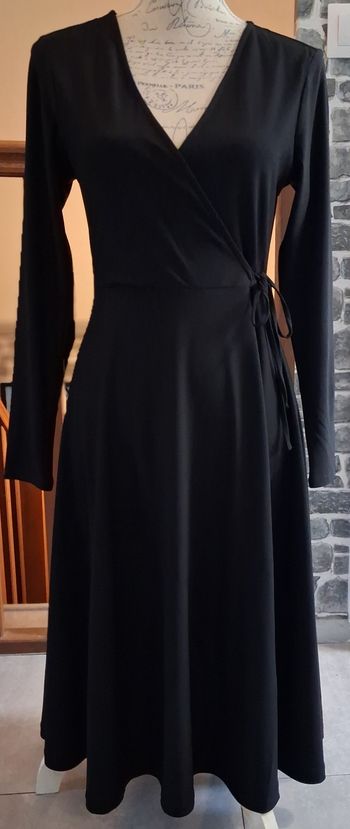 Robe fluide mi-longue noire