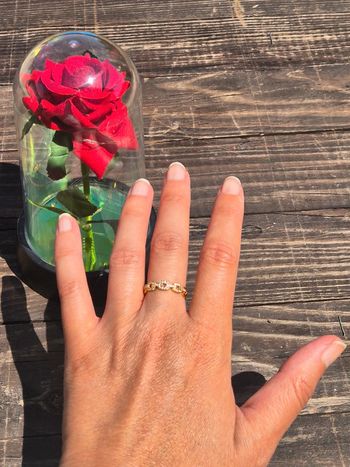 Jolie bague ajustable en acier doré et strass