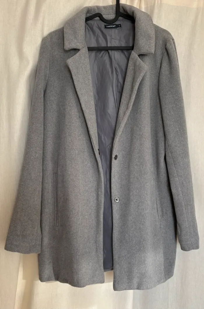 Manteau gris – coupe droite élégante