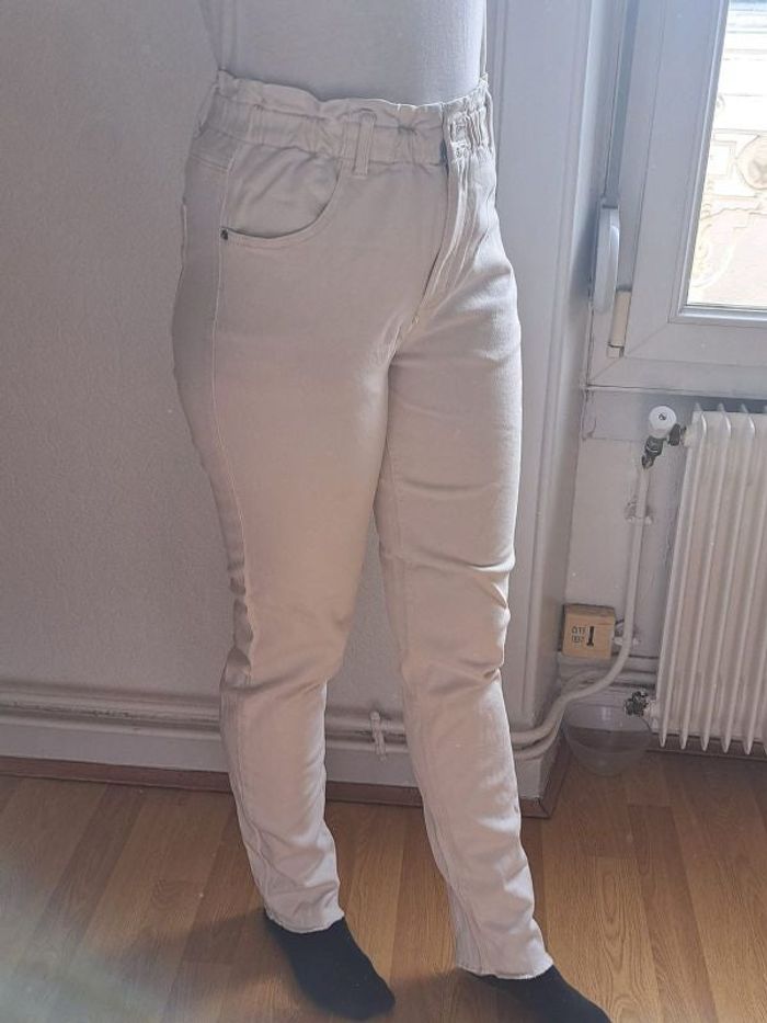 Pantalon beige coupe droite