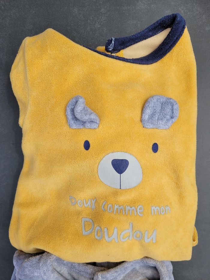 Pyjamas velours 23 mois - photo numéro 2