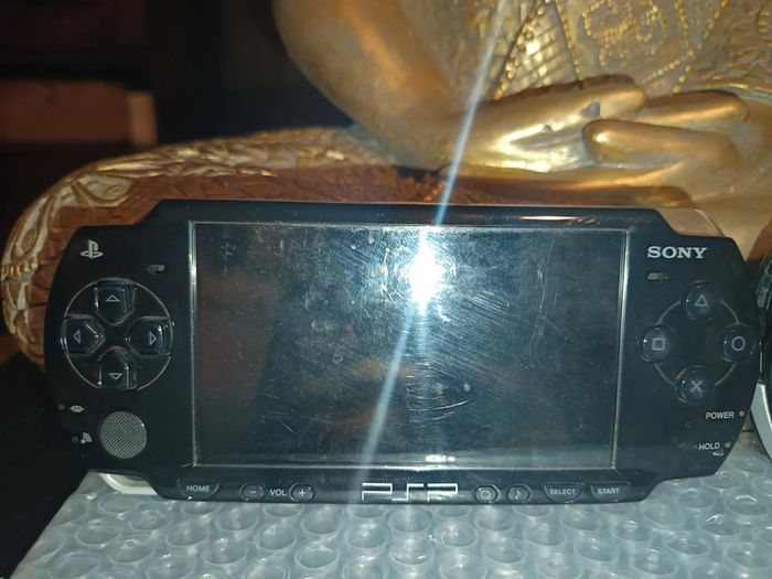LOT 2 PSP vendu pour pièces détachées En l'état ne fonctionne pas - photo numéro 3
