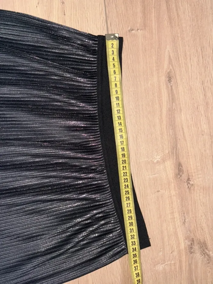Jupe plissée noire à reflets métallisés Kiabi Taille M - photo numéro 3