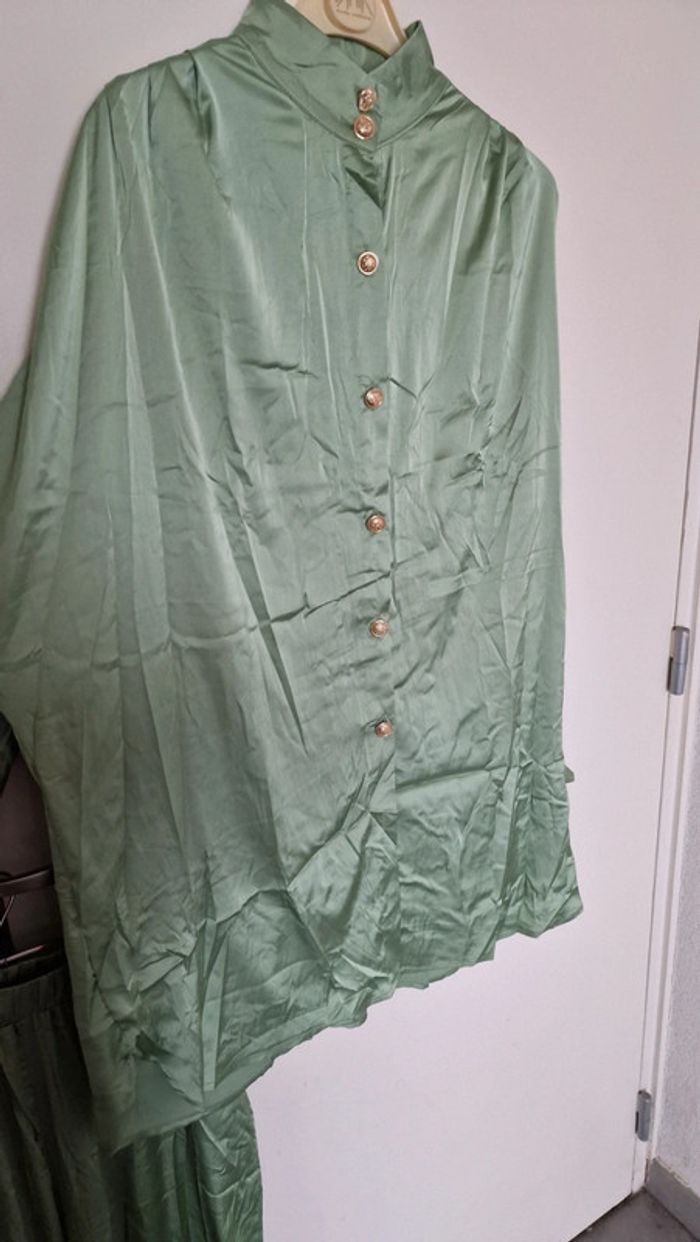 Ensemble satiné oversize taille S/M  avec étiquette - photo numéro 5