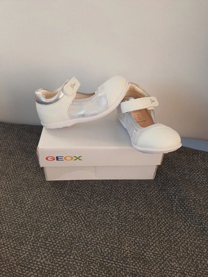 Ballerines babies en cuir Geox pointure 25 neuf avec étiquettes