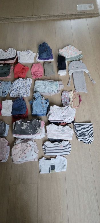 Lot vêtements fille 0 à 3mois.  née mi avril