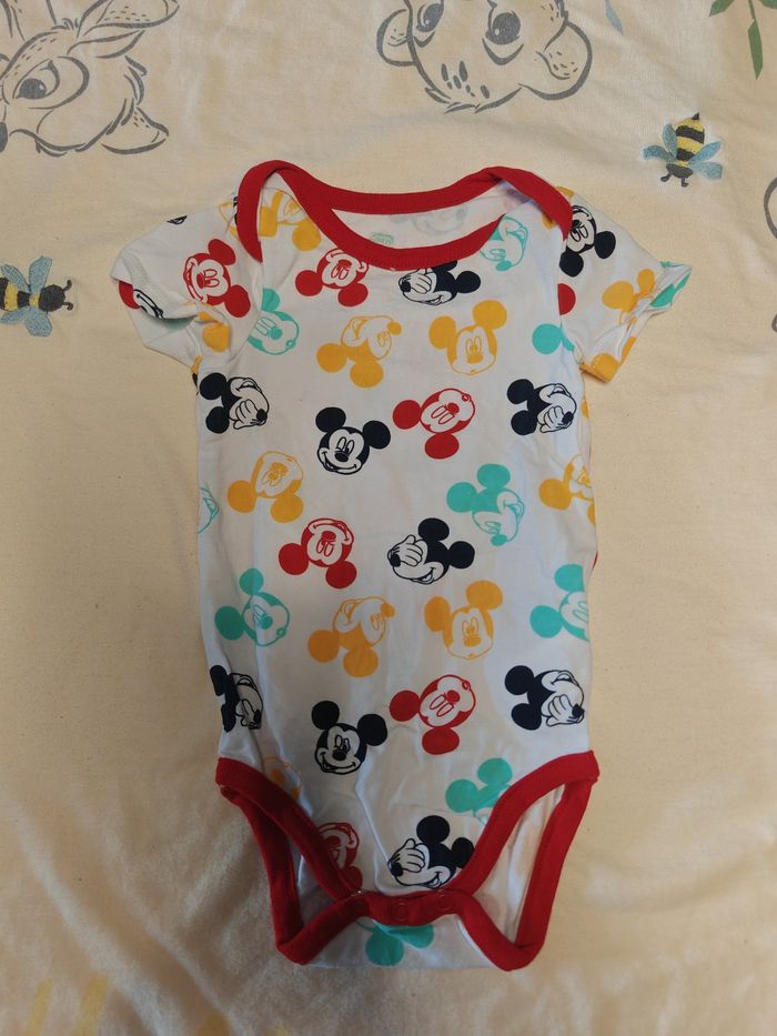 Lot 5 bodys Mickey Disney 9mois - photo numéro 8