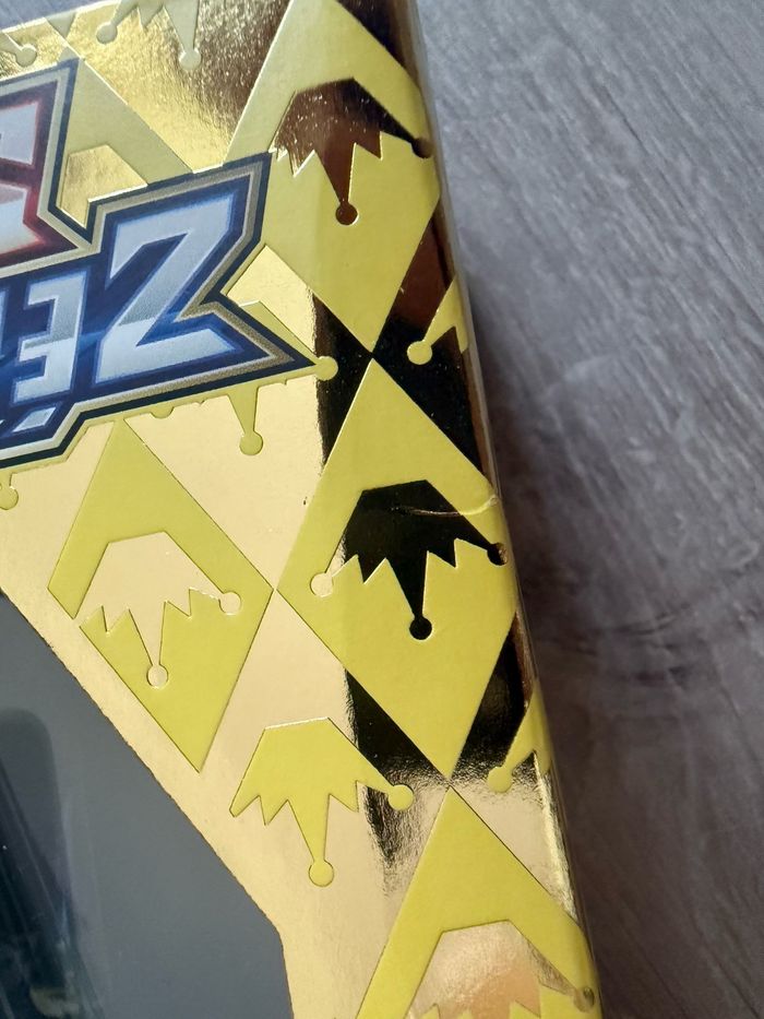 Coffret Pokémon Zénith Suprême Pikachu-VMAX FR - photo numéro 4