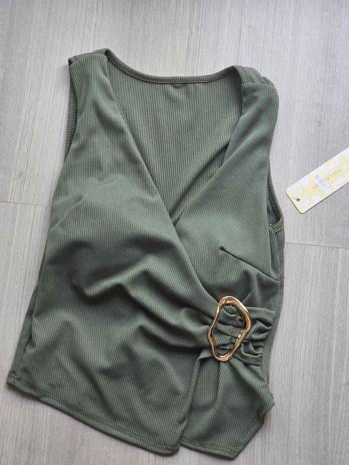 Tres beau Ensemble vert - photo numéro 2