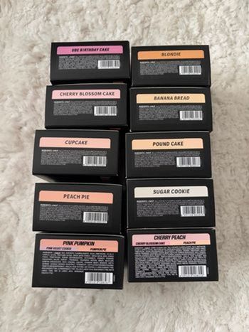 10 Poudre Huda Beauty neuf jamais utilisé 