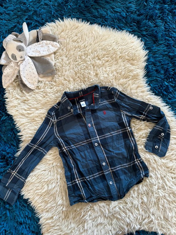 Jolie chemise okaidi taille 3 ans