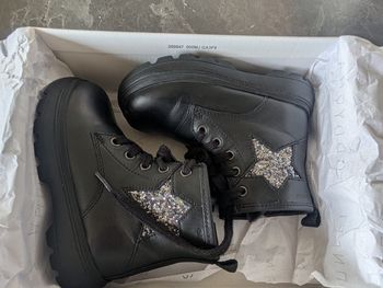 Bottine noir motif étoile glitter
