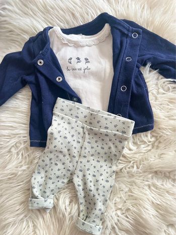 Fille 👧🏻 Ensemble 3 pièces (gilet,tshirt ml, legging) kiabi taille 1 mois