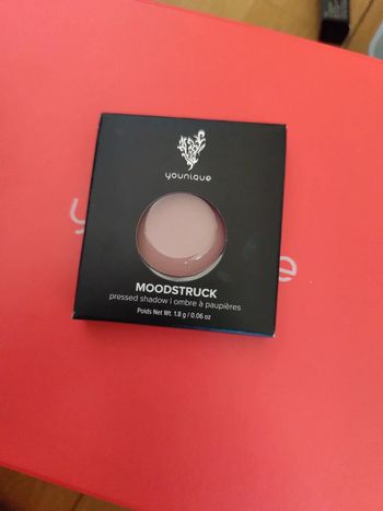 Ombre compact hésitant