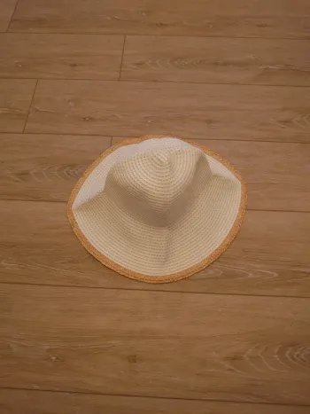 Chapeau capeline