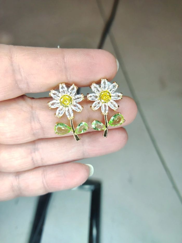 Boucles d'oreilles fleurs strass - photo numéro 2