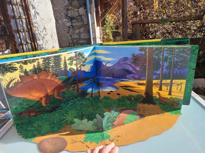 Magnifique livre animé Seuil Jeunesse Dinoparc, la préhistoire en 3D + modèles reduits dinosaures 53 - photo numéro 5