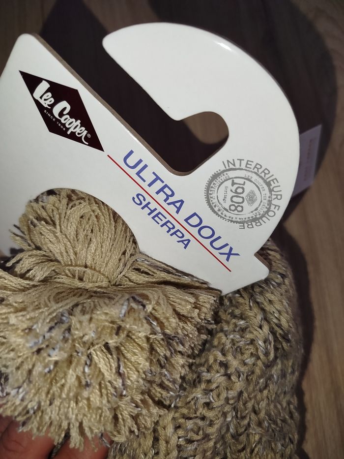 Bonnet avec pompon - photo numéro 2